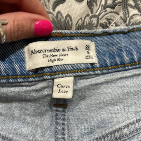 Abercrombie and Fitch Curve Love Jean shorts - Picture 3 of 3